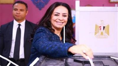 وزيرة التضامن تدلي بصوتها في انتخابات النواب بمدرسة بدر الإعدادية بالدقي