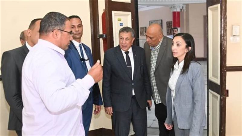 محافظ البحيرة تتفقد