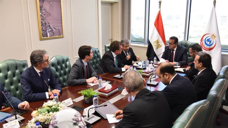 وزير الصحة يناقش