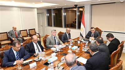 وزير الإسكان يتابع المشروعات التي تنفذها المقاولون العرب ضمن 