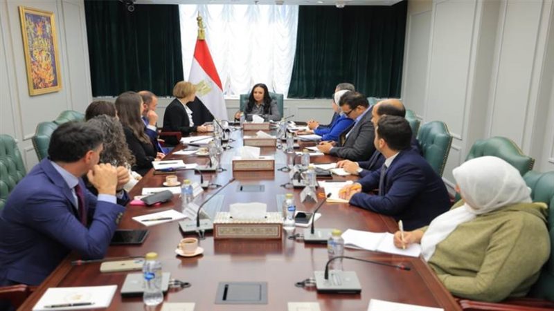 وزيرة التضامن تجتمع