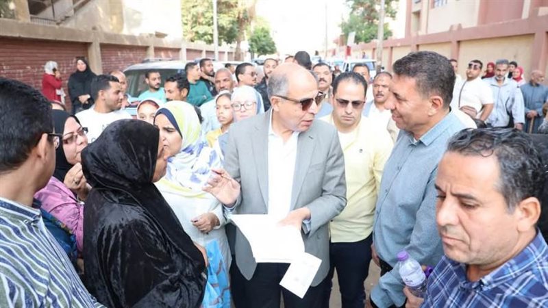 محافظ المنيا خلال