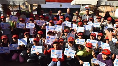 محافظ أسيوط يكرم 65 متميزًا في السباحة 