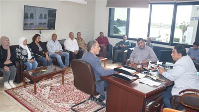 سكرتير بني سويف يتابع مشروعات الدواجن وطرح منتجاتها من الطيور الحية للبيع