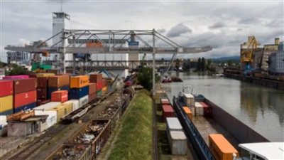 اتفاق تجاري أمريكي سويسري يشمل خفض الرسوم وتعهدات استثمارية ضخمة