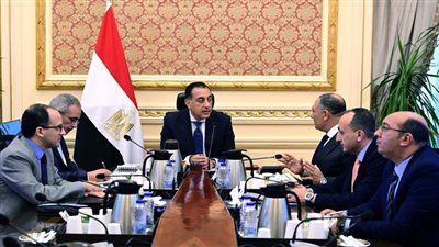 رئيس الوزراء يتابع مع رئيس المركز الوطني للتخطيط استخدامات أراضي الدولة عدد من ملفات العمل