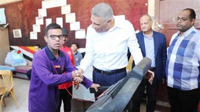 محافظ أسوان يؤكد دعم وتمكين الطلاب من ذوي القدرات الخاصة