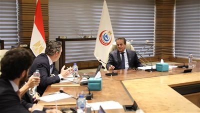  وزير الصحة يناقش تطوير المنشآت الصحية مع وفد البنك الأوروبي