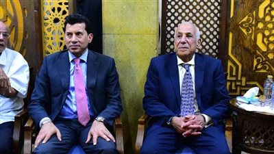 وزير الرياضة يشارك في عزاء محمد صبري