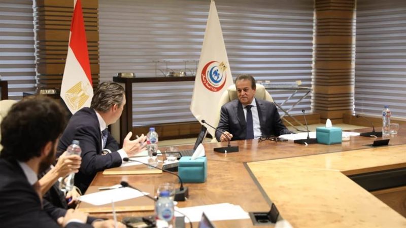 وزير الصحة مع وفد