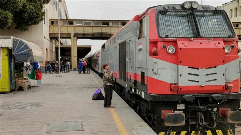 قطار بالمحطة