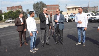 بالصور..محافظ الغربية: تركيب الإنترلوك بطريق مصرف الزهار