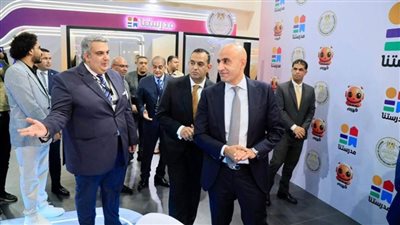 وزير التربية والتعليم يتفقد جناح 