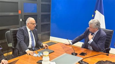 وزير الري يبحث مع عدد من المسؤولين الفرنسيين تعزيز التعاون في مجال المياه