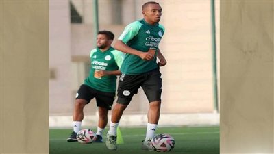 المدافع الجزائري أشرف عبادة ينفي شائعات انتقاله للأهلي