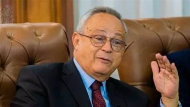 الدكتور أحمد زايد