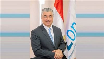 رئيس اقتصادية قناة السويس يستعرض الفرص الاستثمارية أمام منظمة التعاون الاقتصادي والتنمية 