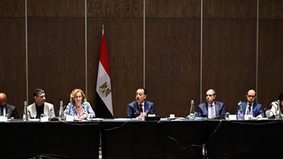 رئيس الوزراء يعقد اجتماعا مع 40 من ممثلي كبريات الشركات والمؤسسات الفكرية والبحثية في جنوب أفريقيا