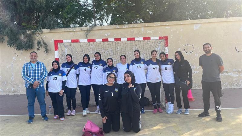 فريق طالبات جامعة