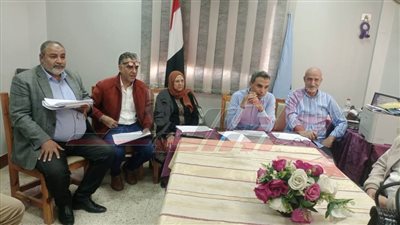 وكيل تعليم كفر الشيخ يجري مقابلات مع المتقدمين لتسيير الأعمال