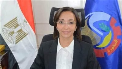 جاكلين عازر تتابع رفع نواتج تطهير ترعة الخندق بدمنهور وتشدد على منع إلقاء المخلفات