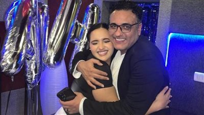 في ذكراه الأولي.. ماس محمد رحيم توجه رسالة مؤثرة لوالدها الراحل