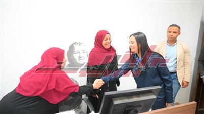 وزيرة التضامن الاجتماعي تتفقد وحدة إنتاج الحرير خلال زيارتها لمحافظة الوادي الجديد