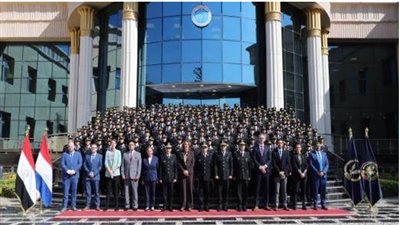 أكاديمية الشرطة تنظم دورة تدريبية للطالبات للتدريب على فحص وثائق السفر وكشف التزوير