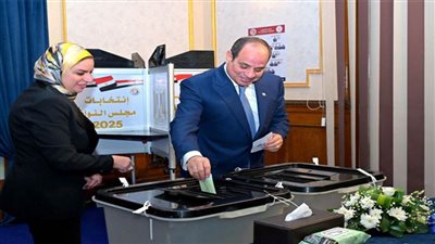 عاجل| الرئيس السيسي يدلي بصوته فى انتخابات النواب 2025 