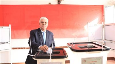 وزير التعليم العالي يُدلي بصوته في انتخابات مجلس النواب بمدرسة 