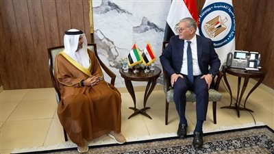 وزير البترول يبحث مع السفير الإماراتي تعزيز الشراكة في قطاع النفط والغاز