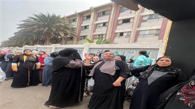 حضور السيدات يغلب على عدد من لجان انتخابات مجلس النواب بالمقطم