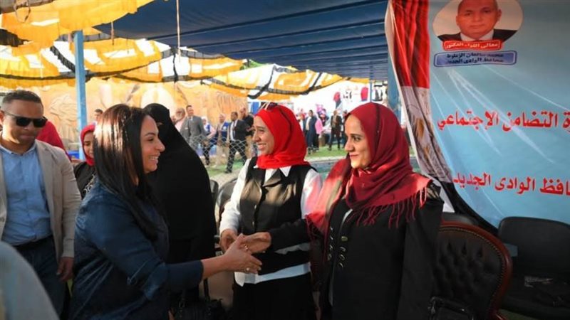 مايا مرسي مع الرائدات