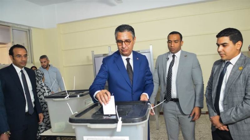 وزير التموين أثناء