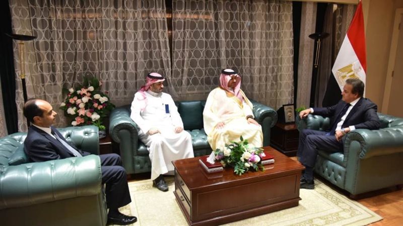 اجتماع وزير الصحة