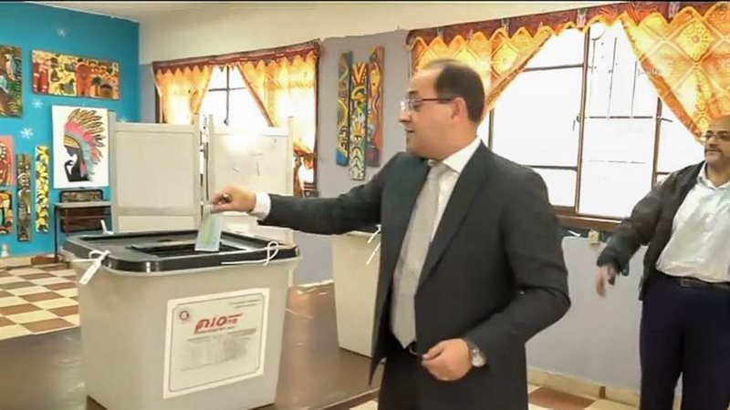 وزير المالية يدلى