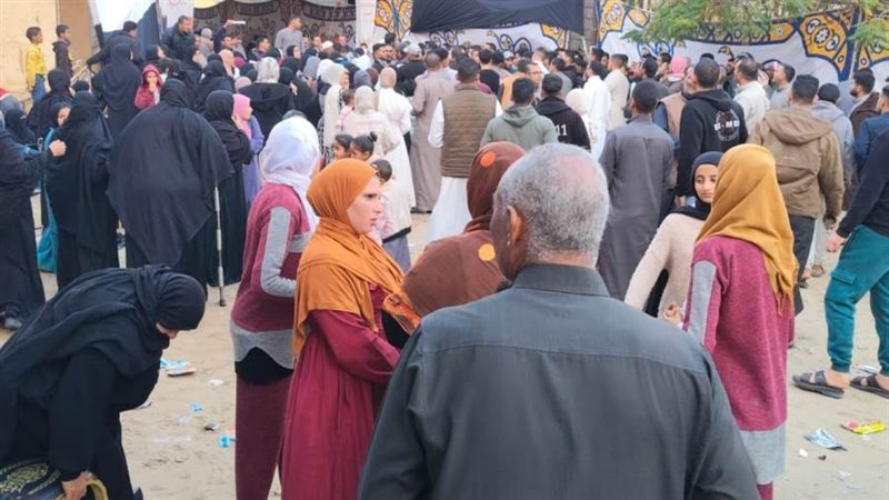 توافد المواطنين على