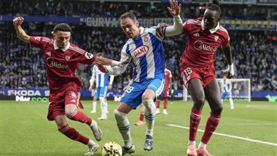 إسبانيول يعبر إشبيلية في الليجا