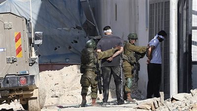 الاحتلال الإسرائيلي يشن حملة مداهمات واعتقالات في أرجاء متفرقة من الضفة الغربية