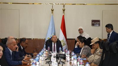 غرفة عمليات القاهرة تتابع التصويت لحظة بلحظة.. والمحافظ يؤكد عدم وجود شكاوى