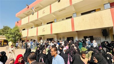 استمرار توافد الناخبين على لجان 