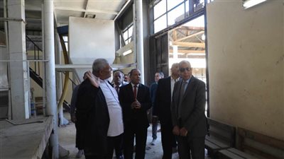 محافظ المنيا يتفقد مدرسة الثانوية الزراعية لرفع كفاءة مشروعات الإنتاج الحيواني والألبان