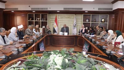 اجتماع لجنة التنمية المستدامة لمتابعة جهود تحسين وتطوبر منظومة الخدمات بقرى بني سويف