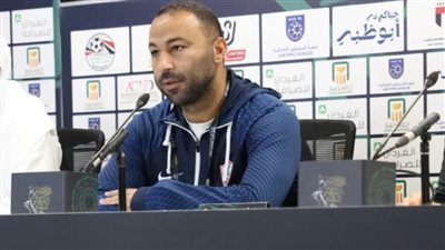 بالفيديو.. عبدالرؤوف يحاضر لاعبي الزمالك قبل مواجهة كايزر تشيفز