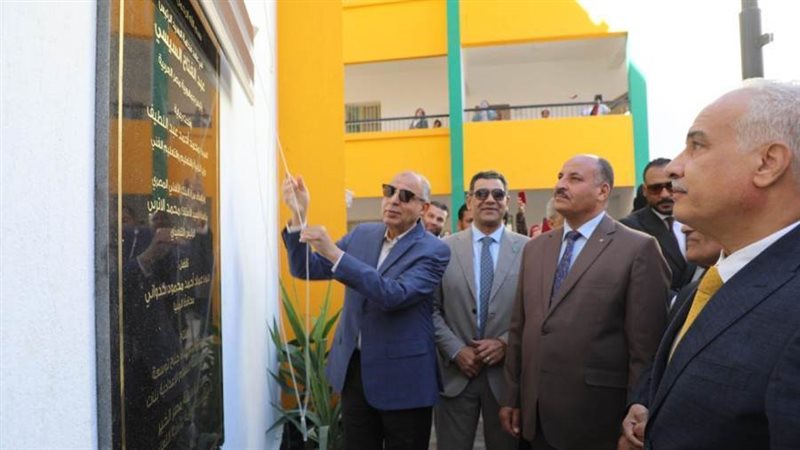 محافظ المنيا خلال