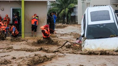 ارتفاع حصيلة ضحايا الفيضانات والانهيارات الأرضية بإندونيسيا إلى 174 قتيلاً