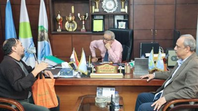 رئيس صرف صحي الإسكندرية يعقد لقاءات دورية مع الموظفين