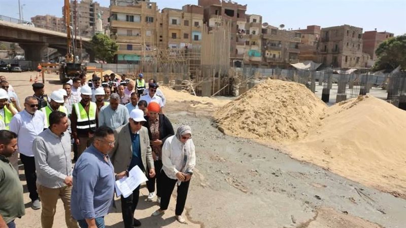 محافظ المنيا خلال