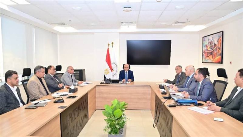 وزير الري خلال الاجتماع