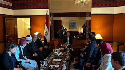 وزير الخارجية يلتقي أعضاء الجالية المصرية بإسلام آباد